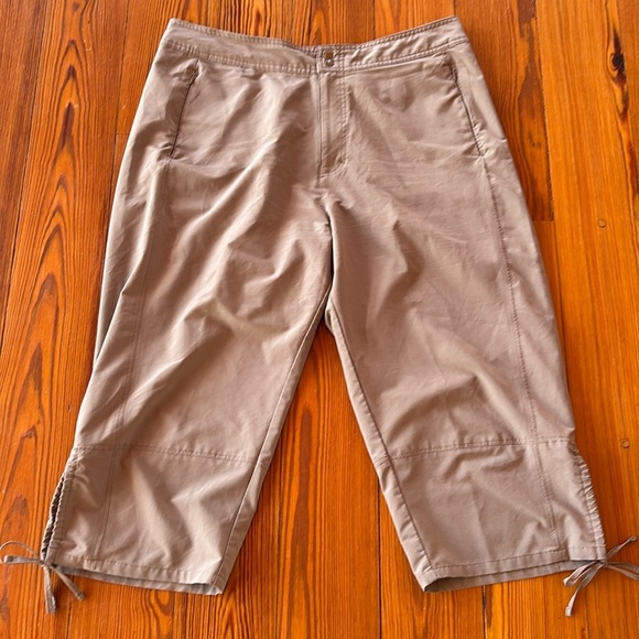 Bolle Ladies Cropped/Capri Khaki Pants Tie Hem Size 16 - Picture 1 of 10